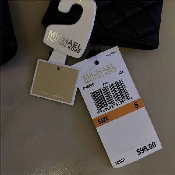 MICHAEL | MICHAEL KORS | black quilted gloves NWT $98 - Picture 4 of 7